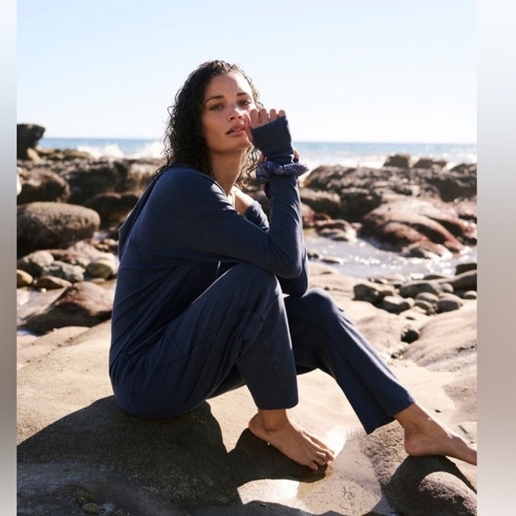 FP Movement Long Sleeved, Hooded Hot Shot Onesie Midnight Navy Blue Size Med NWT - Picture 4 of 4